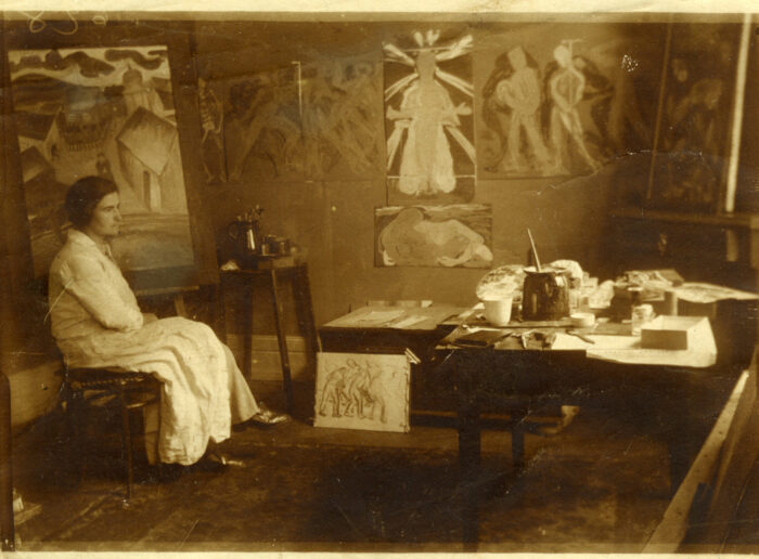 Bertha Heß in ihrem Atelier in Köln, ca. 1930